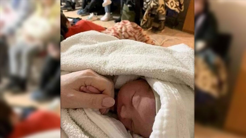 Sığınakta dünyaya merhaba dedi