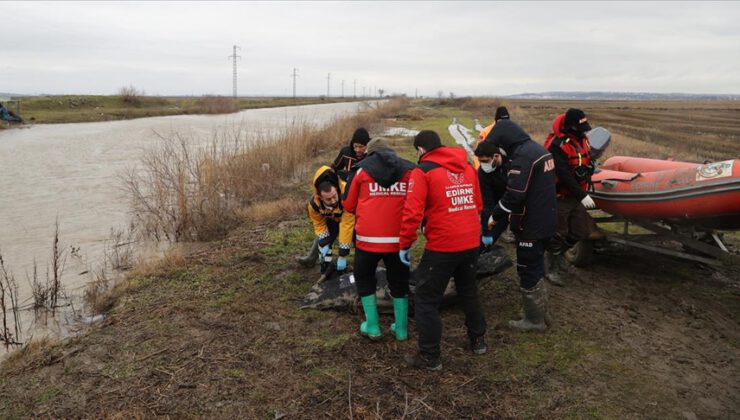 Yunanistan’ın geri ittiği 12 göçmen donarak öldü