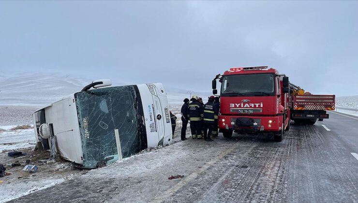 Tur otobüsü devrildi; çok sayıda ölü var