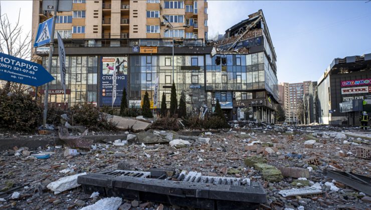 Kiev’de sivillerin yaşadığı bir apartman vuruldu