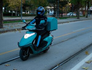 Türk-İş’ten motosikletli kuryelere tam destek