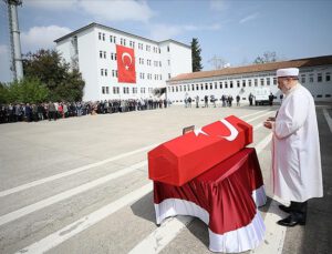 Son yolculuğuna uğurlandı