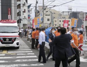 Eski Japonya Başbakanı saldırıda hayatını kaybetti
