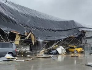 Bursa’da terminalin çatısı çöktü