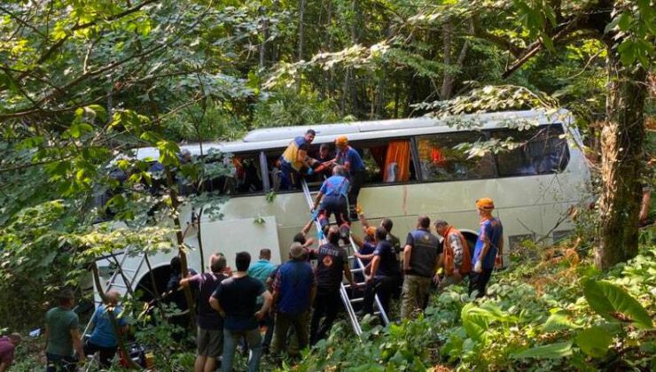 Bursa’da tur otobüsü şarampole yuvarlandı: 5 kişi öldü, 37 kişi yaralandı