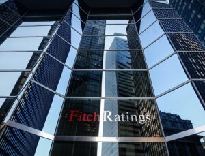 Fitch’ten ‘İngiltere derin resesyona giriyor’ uyarısı