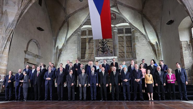 Prag’da liderlerle aile fotoğrafı