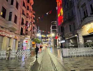 İstiklal Caddesi yeniden yaya trafiğine açıldı