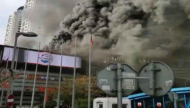 İstanbul Levent’te AVM yangını