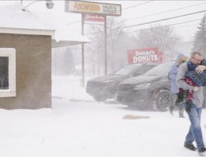 Kar fırtınasında 17 kişi  hayatını kaybetti