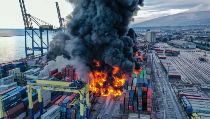 İskenderun Limanı’nda konteynerlerde çıkan yangın devam ediyor