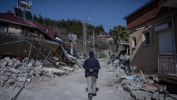 Depremde ticaret alanları büyük zarar gördü