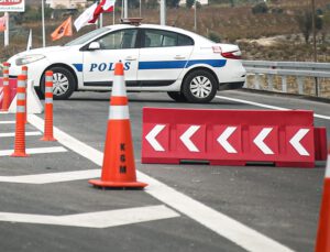 Osmaniye-Gaziantep arası deprem nedeniyle ulaşıma kapatıldı