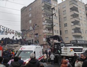 Diyarbakır’da 6 bina yıkıldı, 6 kişi hayatını kaybetti