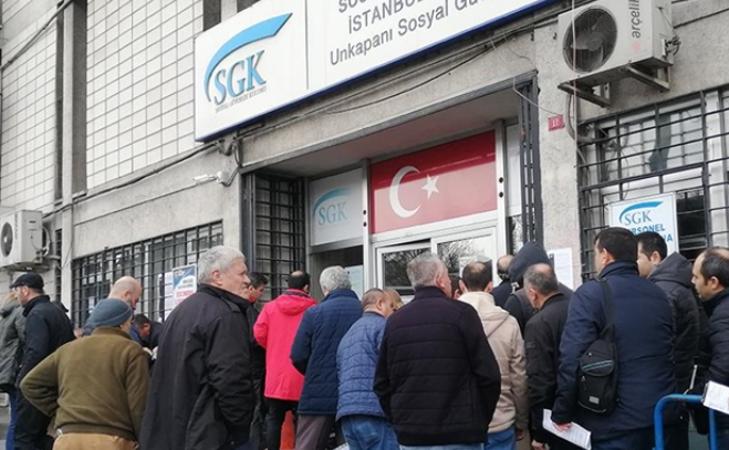İstanbul’daki SGK binalarında EYT yoğunluğu sürüyor