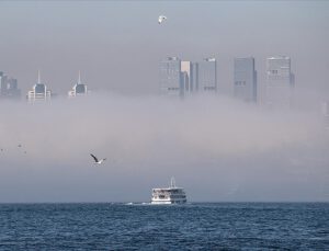 İstanbul Boğazı’nda gemi trafiğine sis engeli