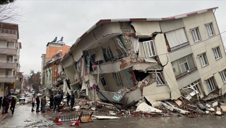Malatya’da 5 katlı bina çöktü