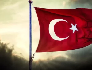 Türk bayrağına büyük saygısızlık