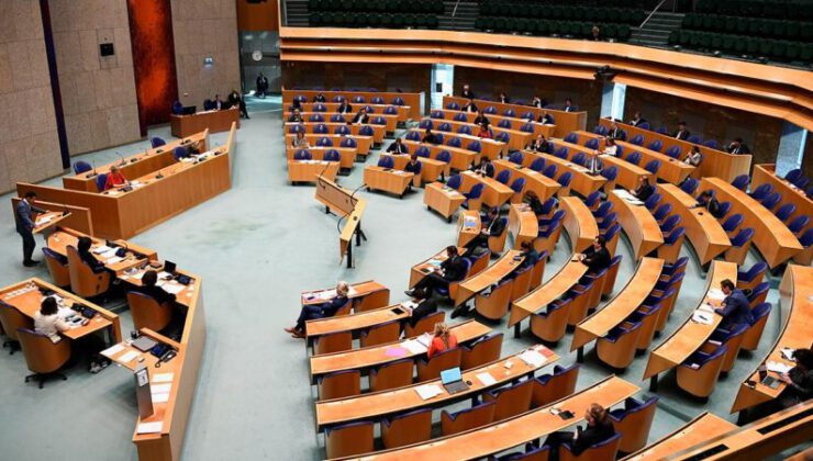 Parlamento binasında bomba şüphesi