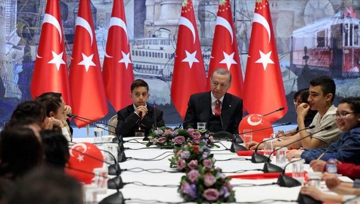 Cumhurbaşkanı Erdoğan, depremzede çocukları kabul etti