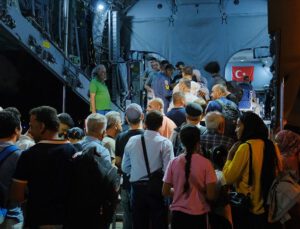 Sudan’dan tahliye edilen Türk vatandaşları Ankara’da
