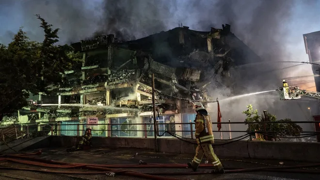 Başakşehir’deki fabrika hala yanıyor