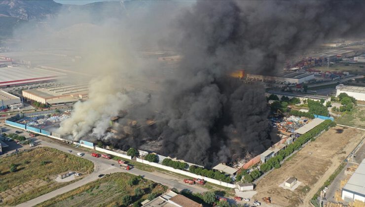 Manisa’da fabrikada çıkan yangın 16 saattir sürüyor