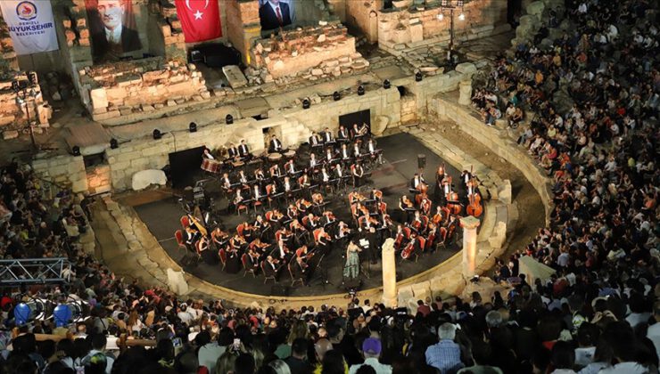 Cumhurbaşkanlığı Senfoni Orkestrası’ndan 2 bin 200 yıllık antik tiyatroda konser