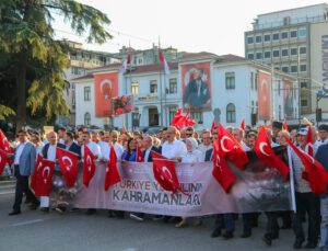 Bursa’da 15 Temmuz Demokrasi ve Bayrak yürüyüşü