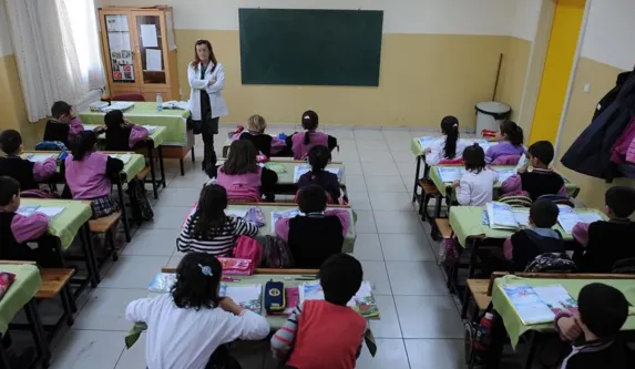 Depremden etkilenen illerdeki öğretmenlere tayin hakkı