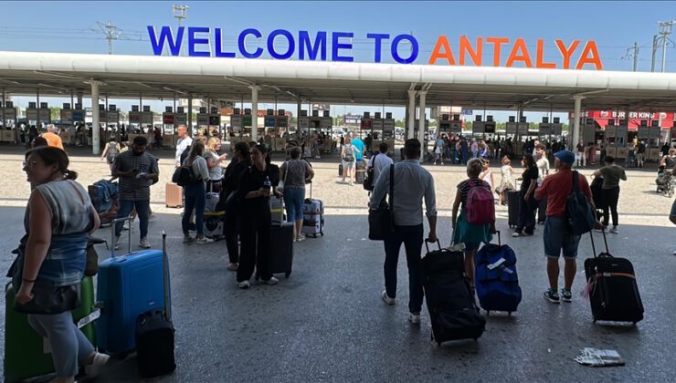 Antalya’da dış hatlar günlük yolcu sayısında rekor