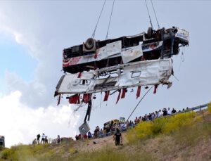 Kars’taki yolcu otobüsü kazasında ölenlerin sayısı 8’e yükseldi