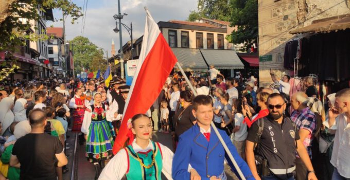 Bursa Festivali kortej yürüyüşü ile başladı