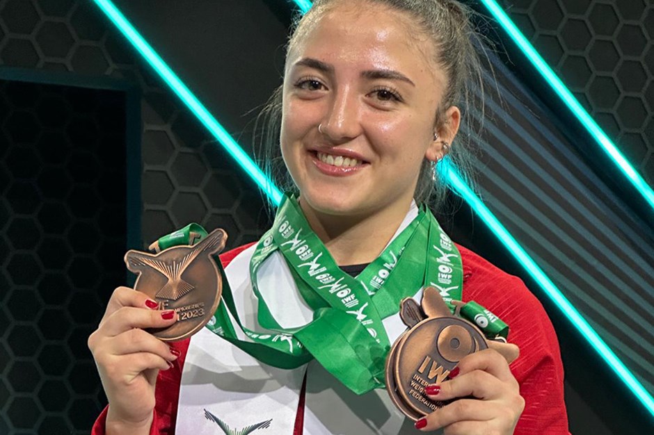 Milli halterci Cansu Bektaş dünya üçüncüsü