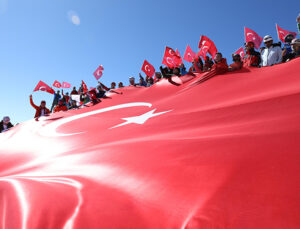 100 dağcı Cumhuriyet’in 100. yılı için tırmandı