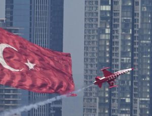 Türk Yıldızları 100. yıl için havalandılar