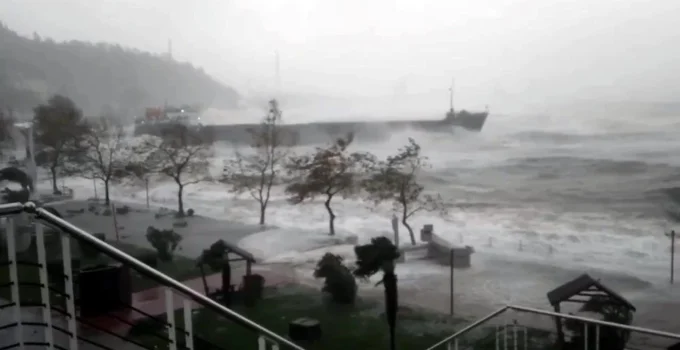 Zonguldak’ta kaybolan gemi battı: 12 Türk mürettebatla irtibat kurulamıyor