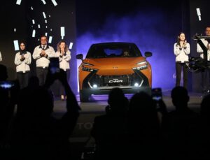 Yeni Toyota C-HR PHEV üretim hattından çıktı