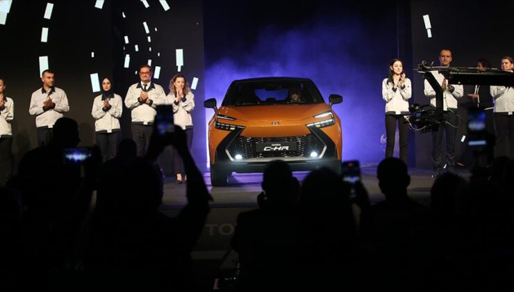 Yeni Toyota C-HR PHEV üretim hattından çıktı