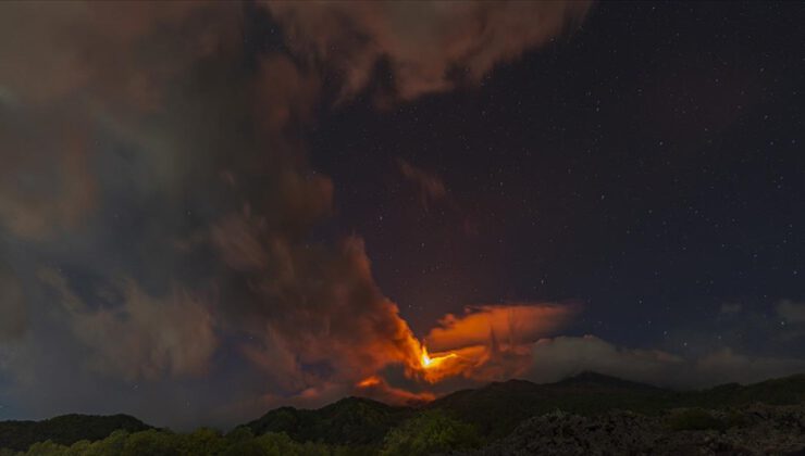 Etna Yanardağı yeniden faaliyete geçti