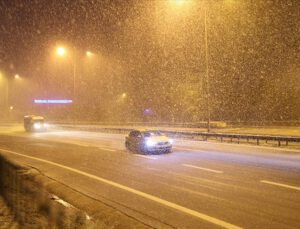 İstanbul’da kar ve fırtına etkili oldu