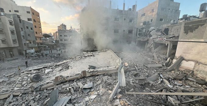 İsrail, Gazze’de 400’den fazla yeri vurdu