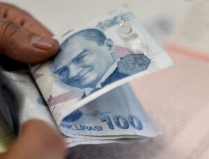 Çalışan emeklilere 5 bin lira ödemeleri yarın yapılacak