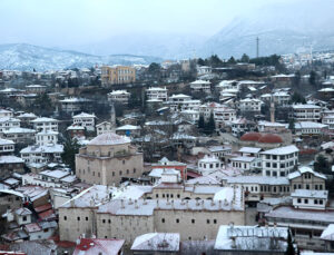 Safranbolu’nun tarihi yapıları karla kaplandı