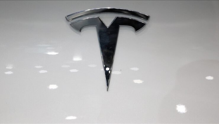 Tesla, 2,2 milyon aracını geri çağırıyor