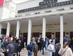 Adana Büyükşehir Belediyesi’ne silahlı saldırı