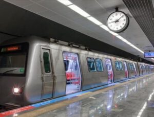 Metro istasyonunda intihar etti