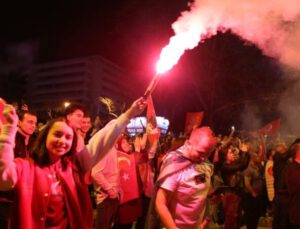 Bursalılar gece boyu kutlama yaptı