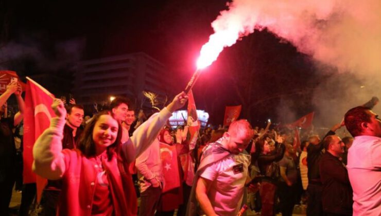 Bursalılar gece boyu kutlama yaptı