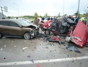 Bursa’da çevre yolunda feci kaza! 2 can kaybı